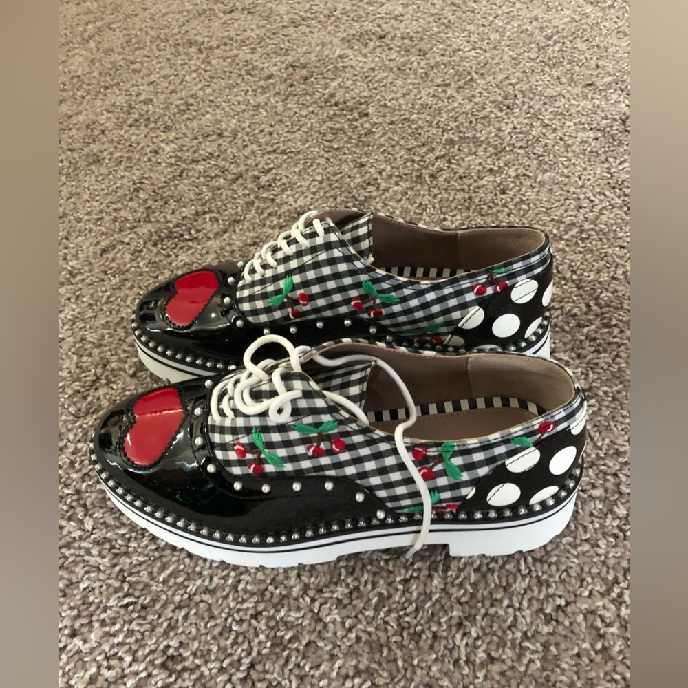 Black and White Checkered Shoes with Red Heart Detail - Picture 2 of 2